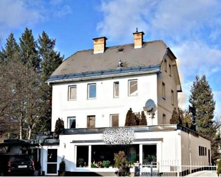 Bed and Breakfast White House Klagenfurt Клагенфурте Экстерьер фото